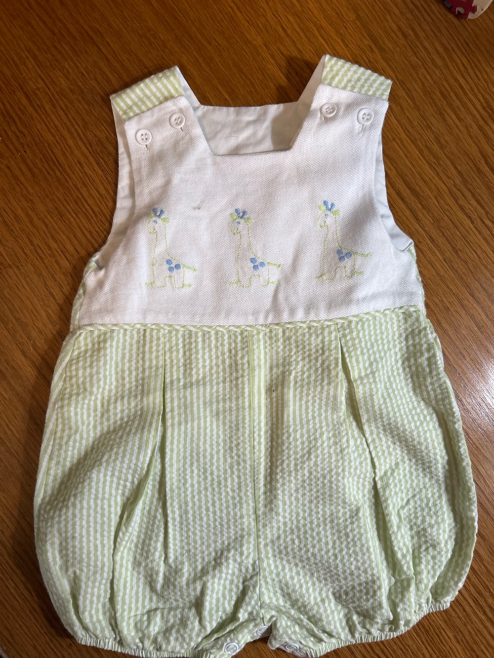 Euc Bailey Boys White and Light Green seersucker  bubble with embroidered giraff